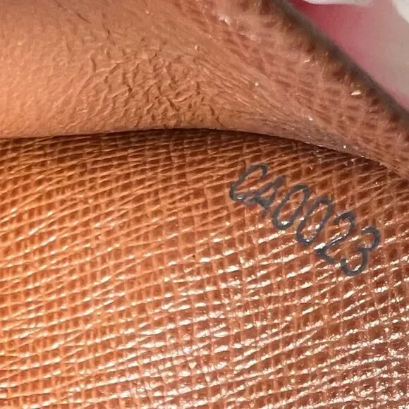 Authentic Louis Vuitton Porte Monnaie
Billets Tresor - Picture 10 of 10